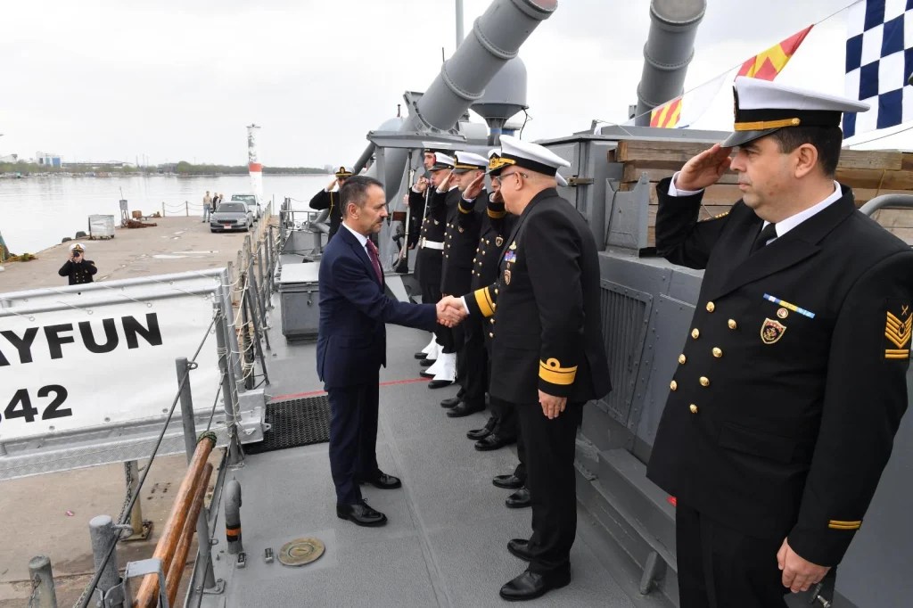 Vali Aktaş’tan TCG Tayfun Hücumbotu’na Ziyaret