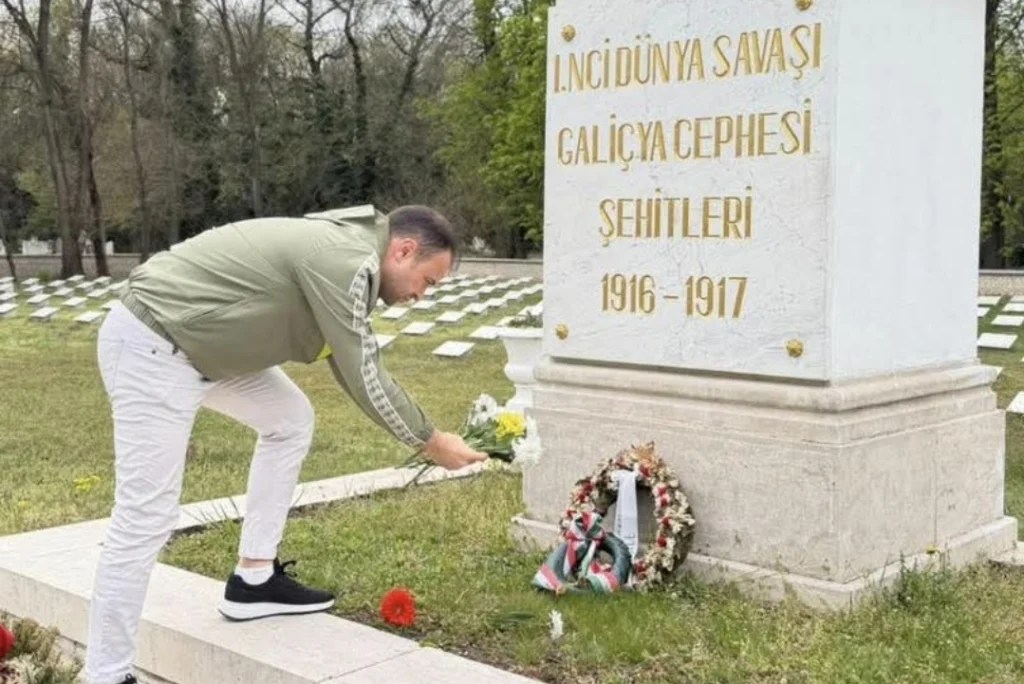 Kocaeli Ülkü Ocakları Başkanı’ndan Galiçya Şehitliği’ne Ziyaret