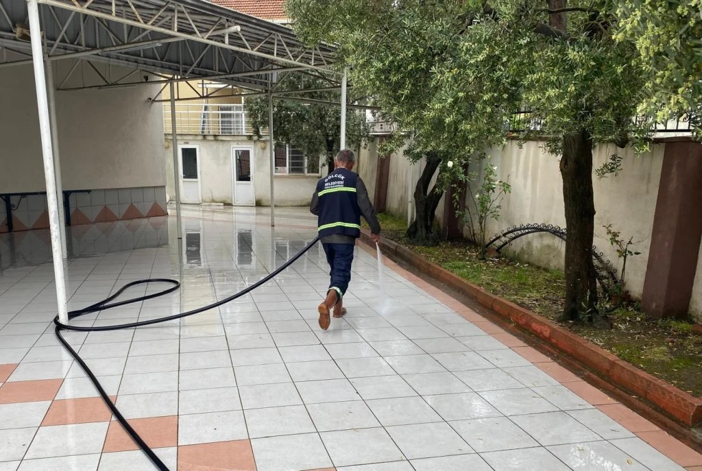 Gölcük’te bayram temizliği hız kazandı