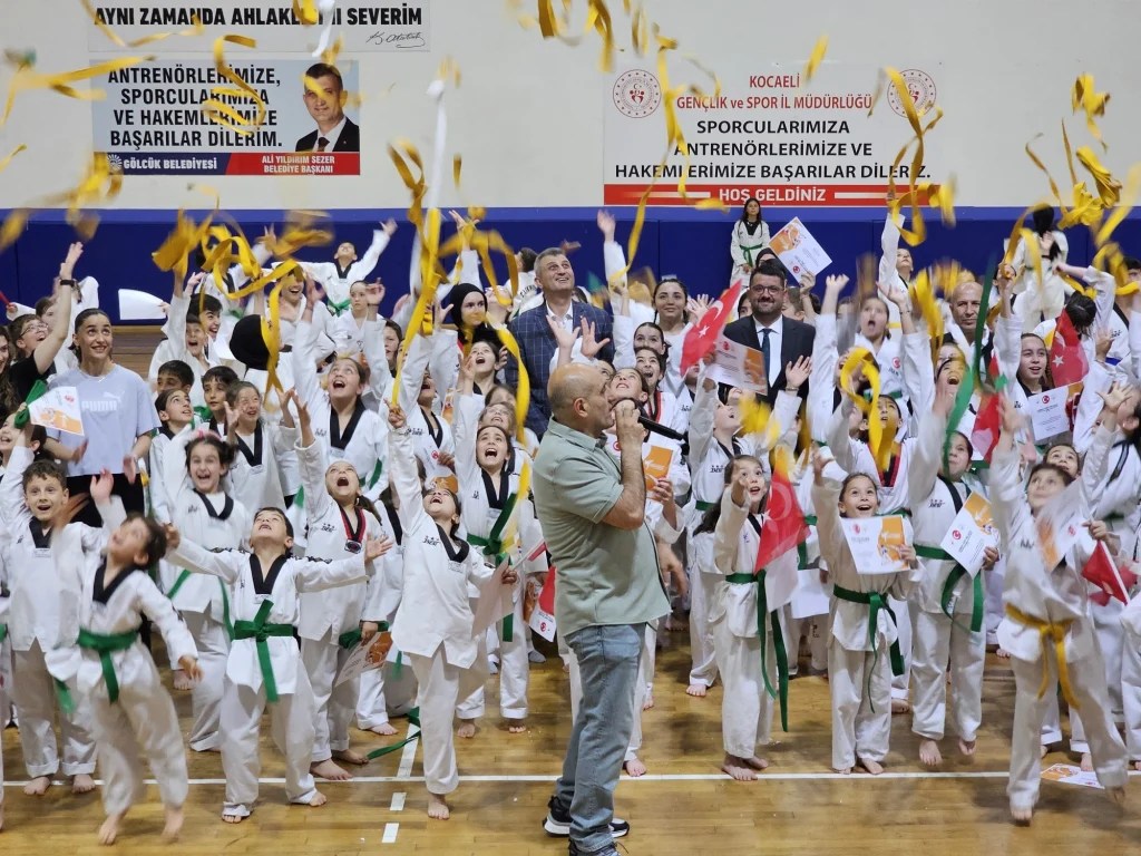 Gölcük’te 305 taekwondocu kuşak atladı