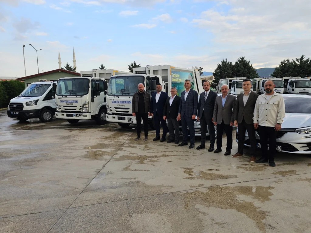 Gölcük Belediyesi filosuna 5 yeni araç kattı