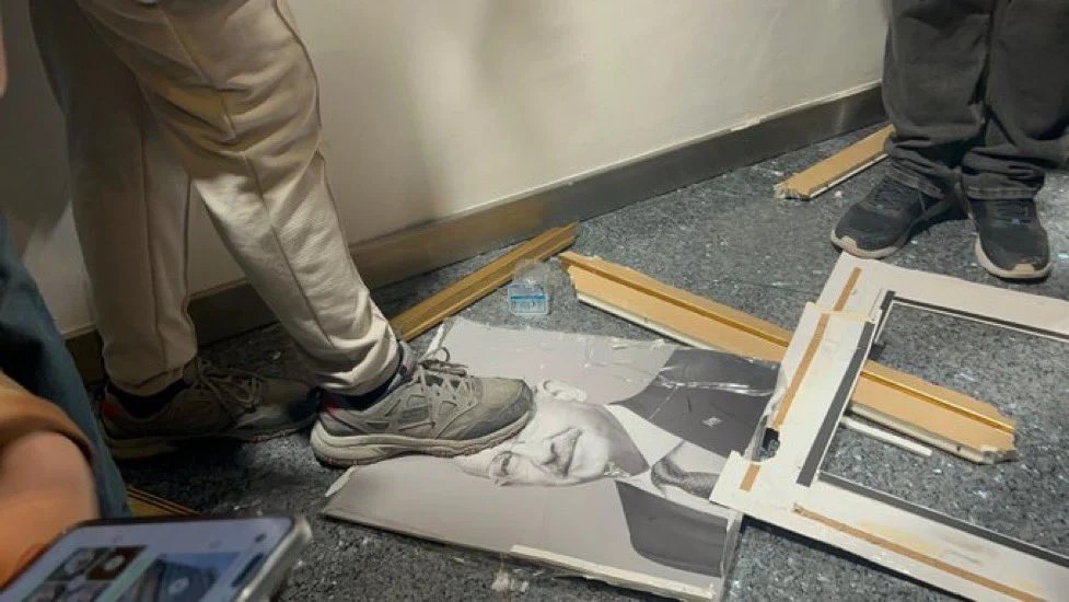 CHP’de Kılıçdaroğlu’nun fotoğrafı çiğnendi