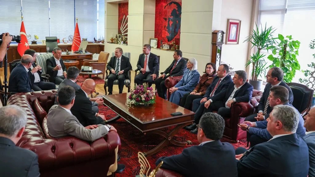 CHP’li başkanlardan olağanüstü kurultay çağrısı