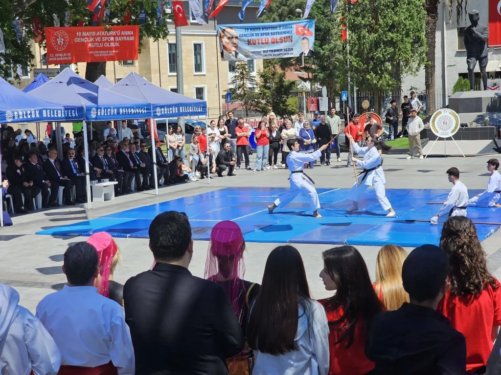 Gölcük’te 19 Mayıs coşkusu yaşandı