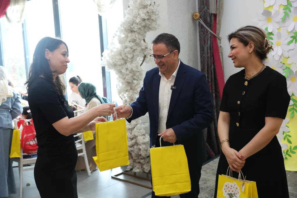 Miniklerden annelere özel kutlama
