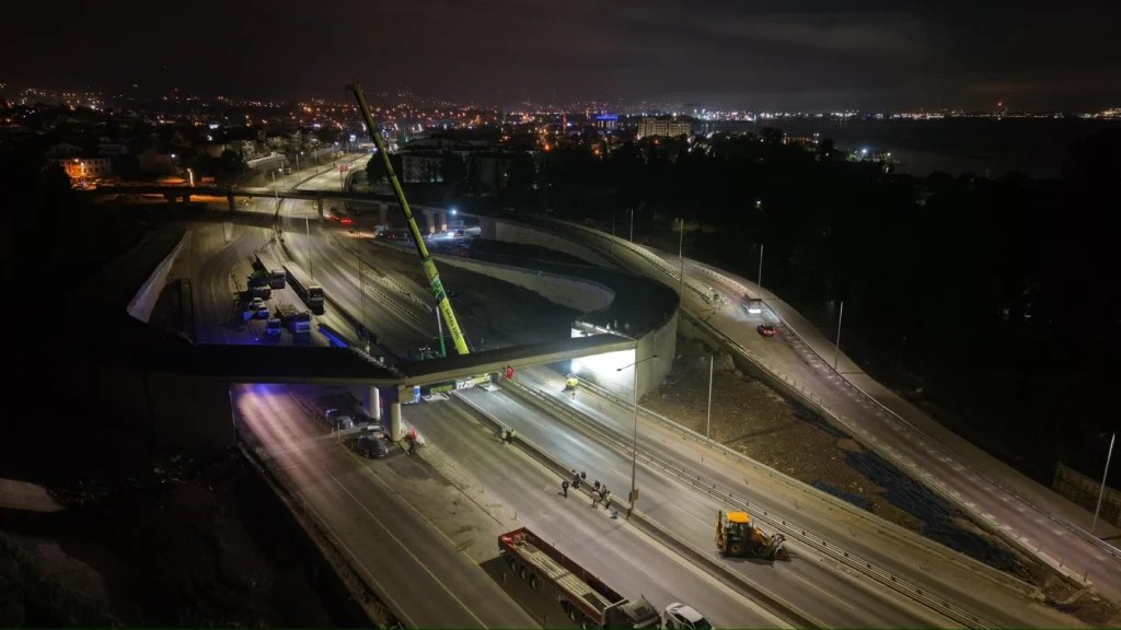 Başiskele Koridor Projesi’nde köprü montajı bitti