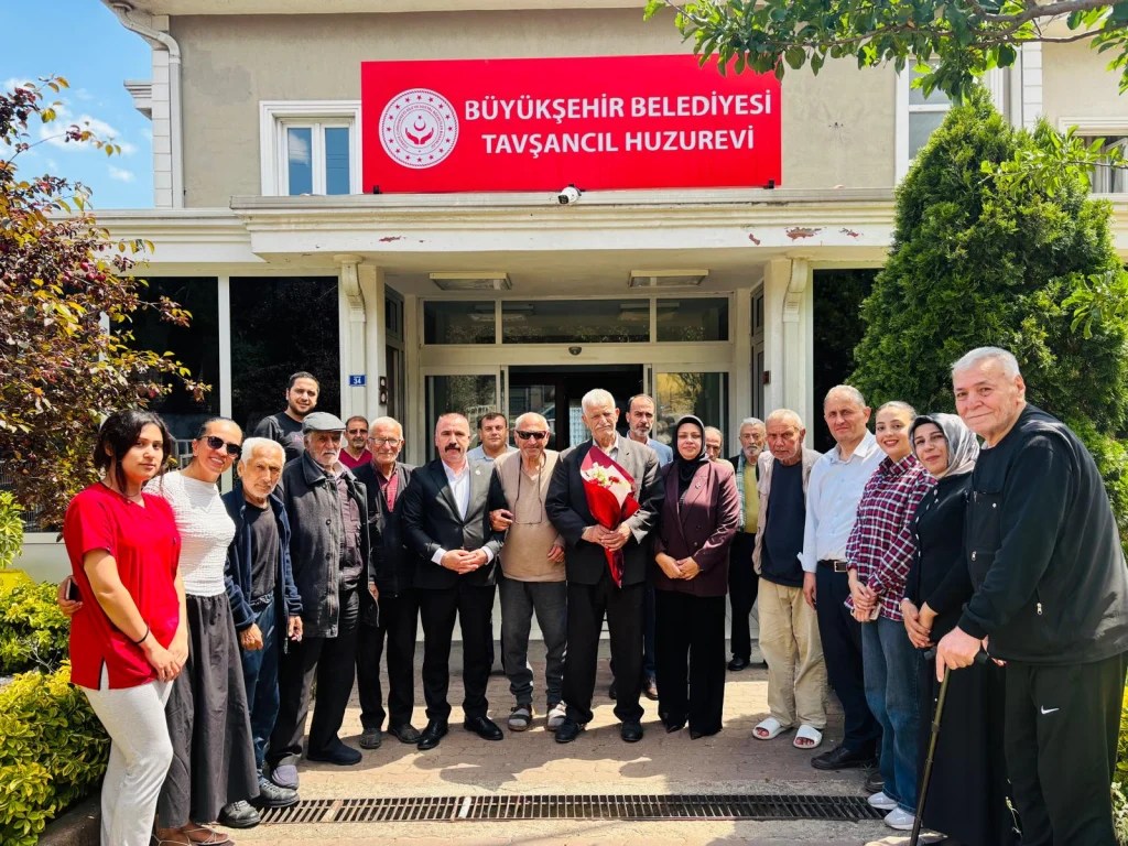 MHP Dilovası’ndan büyüklerine Babalar Günü ziyareti