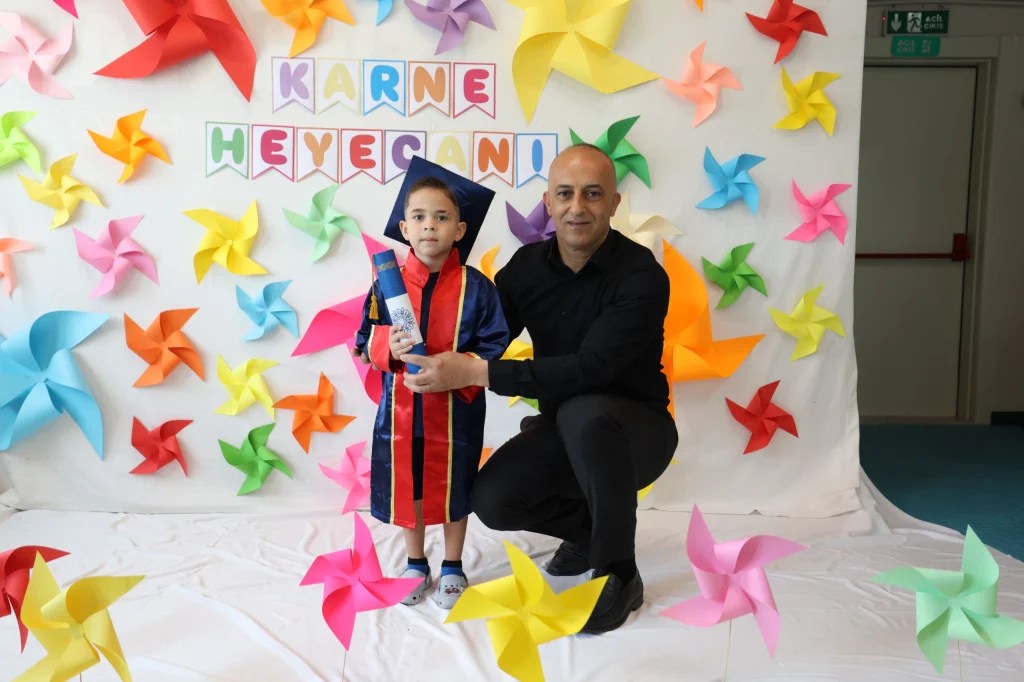 Miniklerin karne heyecanı!