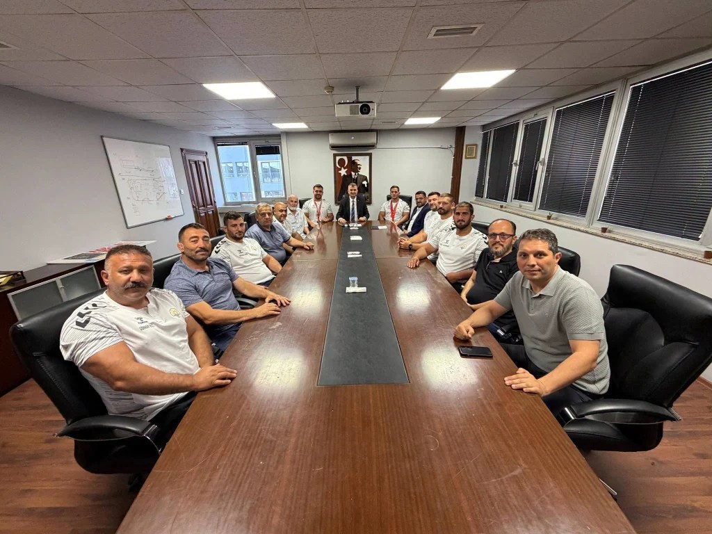 Kırkpınar’da dereceye giren pehlivanlar Başkan Sezer’i ziyaret etti