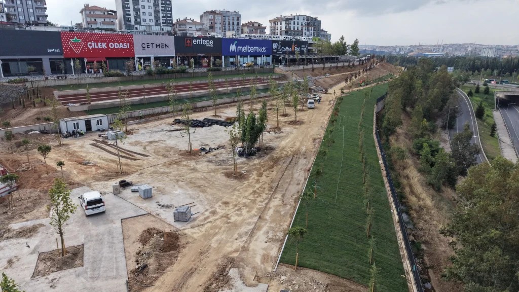 Çayırova’nın yeşil alanlarında yenileme çalışmaları sürüyor