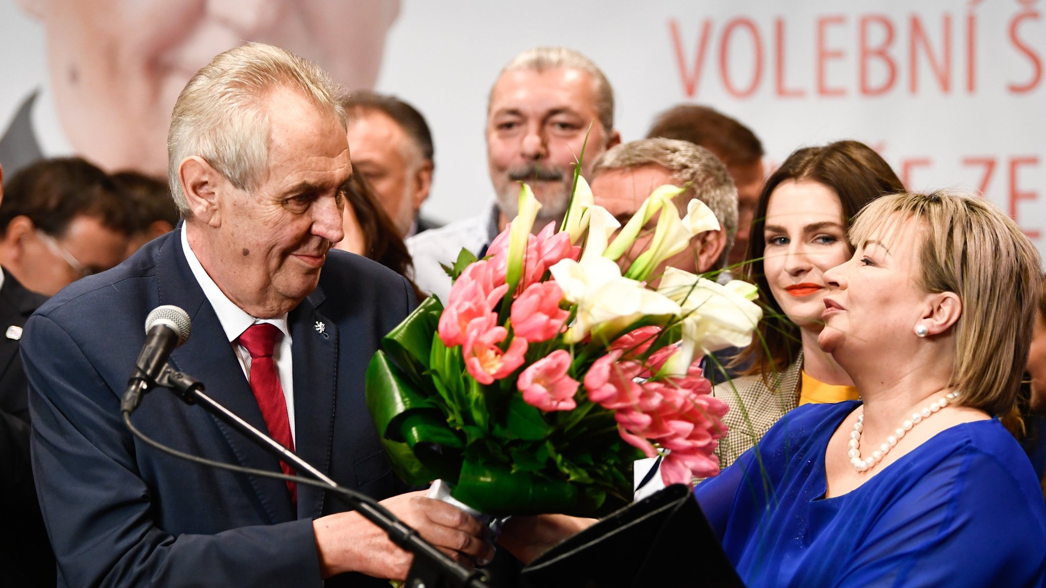 Března 2013 a druhé funkční období zahájil přesně o pět let později. Milos Zeman Wins Second Term As Czech President Financial Times