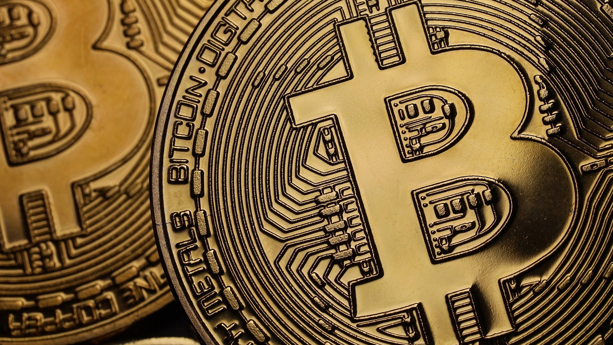Bitcoin is relatively flat yet again during the trading session on thursday, as we are using $16,000 as support. Bitcoin Swings Wildly After Its Biggest Reverse Of 2017 Financial Times
