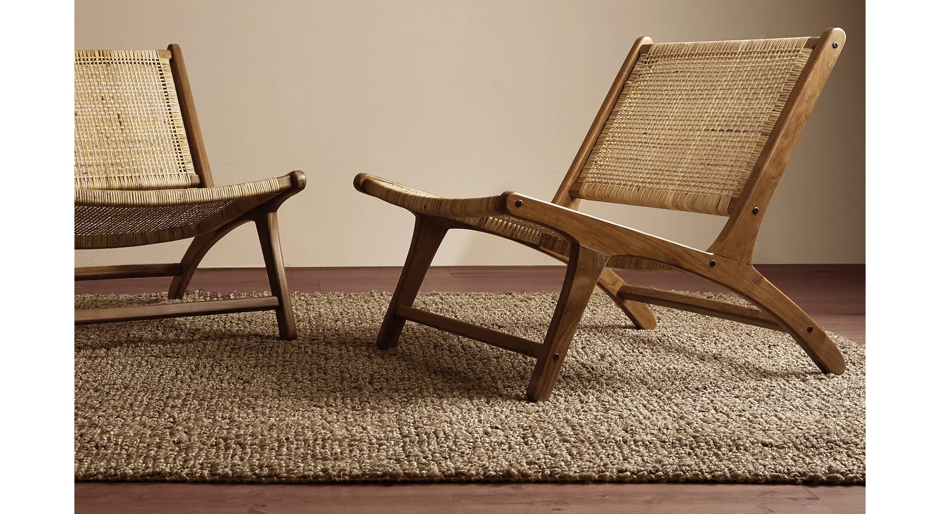 We may earn commission on some of the items you choose to buy. Butaca ratan - Prop Art