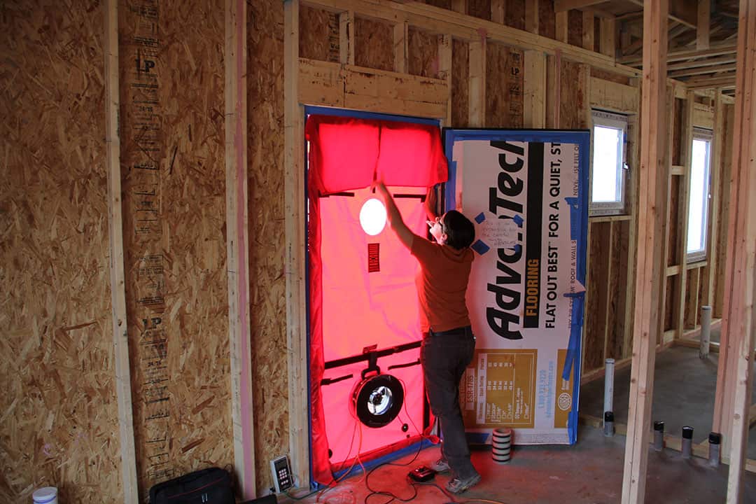 Sind die schwachstellen lokalisiert, sollte der bauherr gemeinsam mit dem handwerker beraten, wie sie beseitigt werden können. Blower door test: What is it and why you need one? - Prosoco