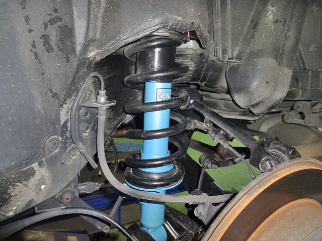 RB3 オデッセイ KYB NewSRスペシャルのショックアブソーバーに交換 四