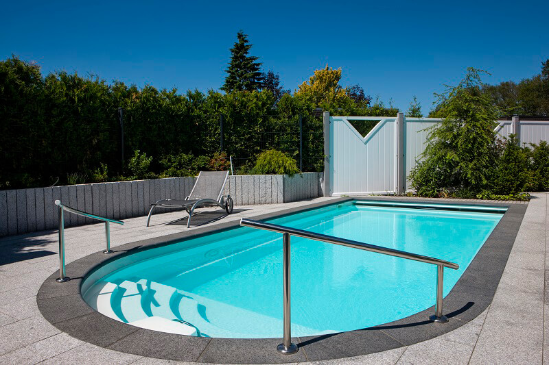 Mit ihr stellst du sicher, dass der poolboden nicht uneben ist. Exklusive Fertigbecken Vom Poolspezialisten