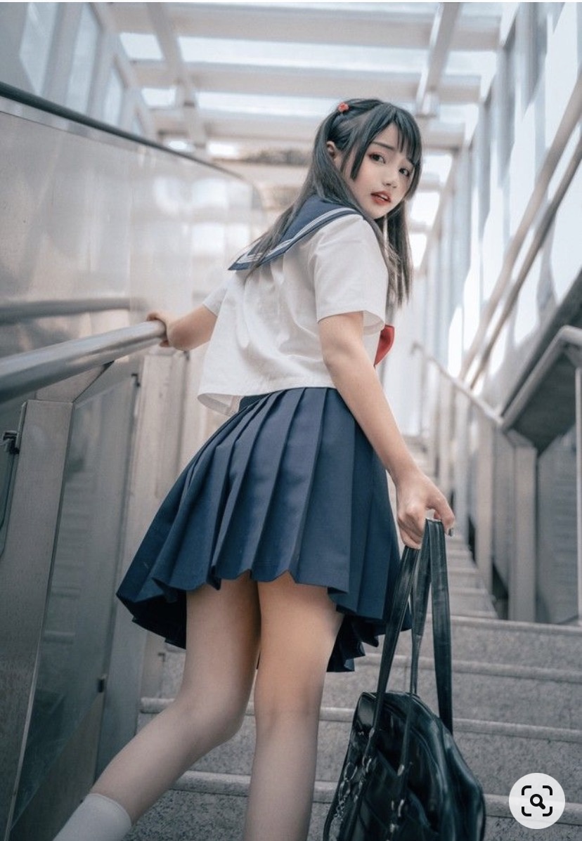 Menurut urutan tingkat formalitas, yukata adalah kimono nonformal yang dipakai pria dan wanita pada kesempatan santai di musim panas. Benarkah Siswi Di Jepang Dilarang Menggunakan Pakaian Dalam Di Bawah Rok Mereka Quora