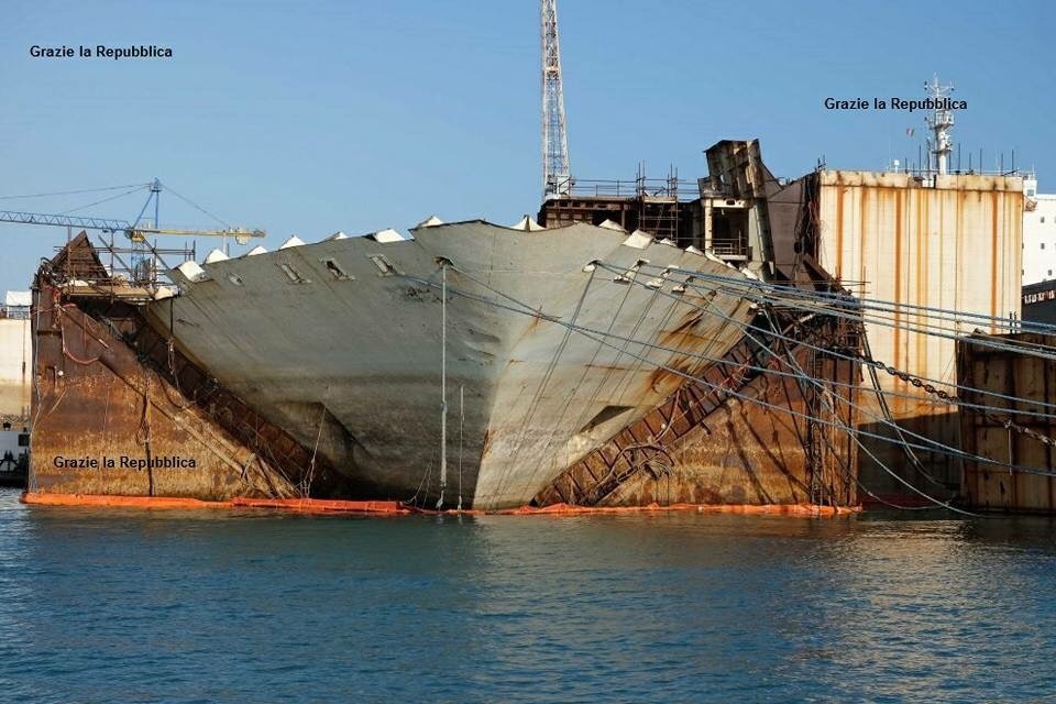 Apa yang terjadi dengan The Costa Concordia? Apakah itu rusak untuk memo  atau telah diperbaiki dan sekarang kembali ke laut dengan nama lain? - Quora