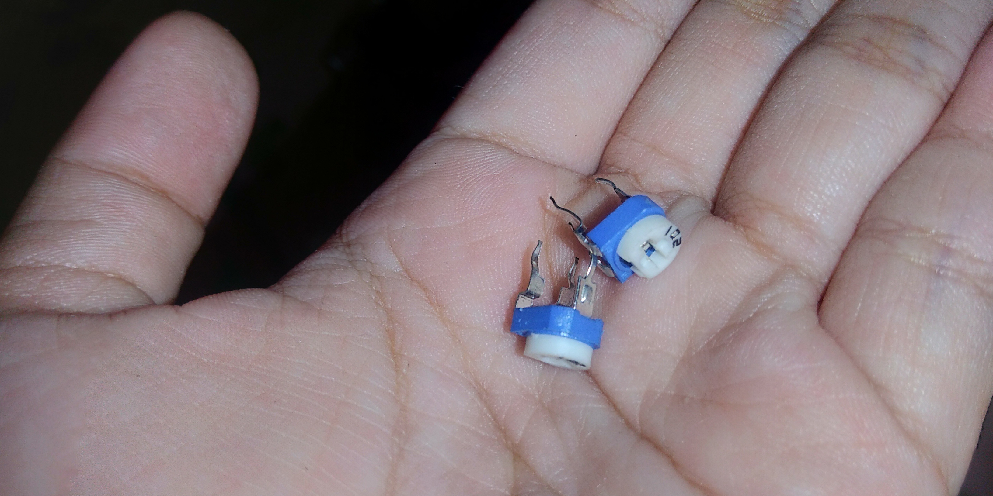 Bagaimana membedakan antara trimpot dan potensio dalam bidang eletronika? -  Quora