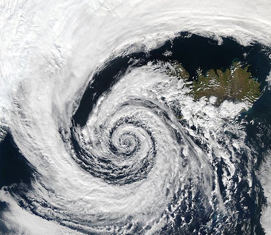 Apakah air benar-benar berputar ke saluran pembuangan ke arah yang  berlawanan di belahan bumi utara dan selatan, dan jika demikian, mengapa ia  melakukannya? - Quora