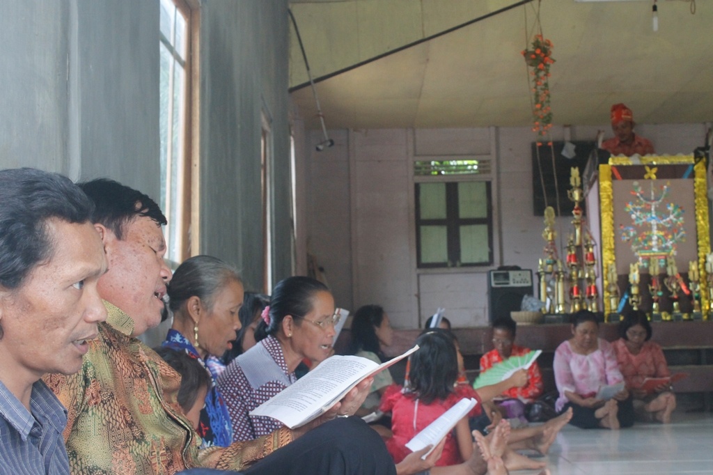 Bagaimana sejarah mayoritas suku Dayak menganut agama Kristen? - Quora