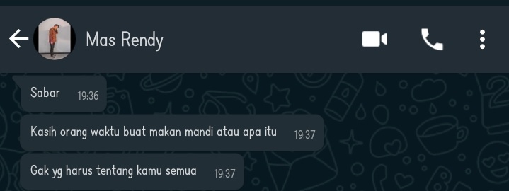 Apa yang sebaiknya kita lakukan jika pasangan lama membalas pesan tanpa  alasan? - Quora