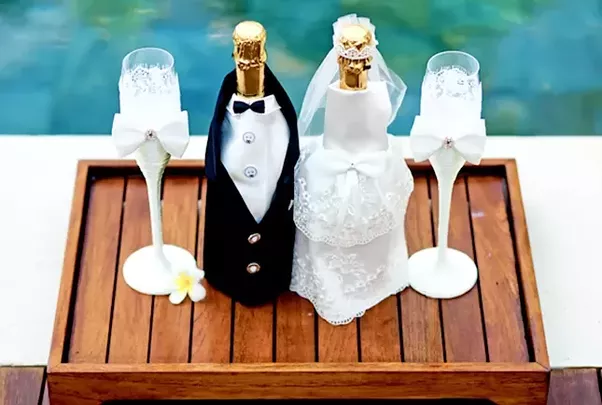 Celebrate the couples love of craft beer with a custom growler 5 extraordinary gift ideas for your best friends wedding. What's a good wedding gift for an Indian couple? - Quora