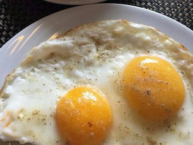 Mengapa telur ayam digoreng, dinamakan telur mata sapi? - Quora