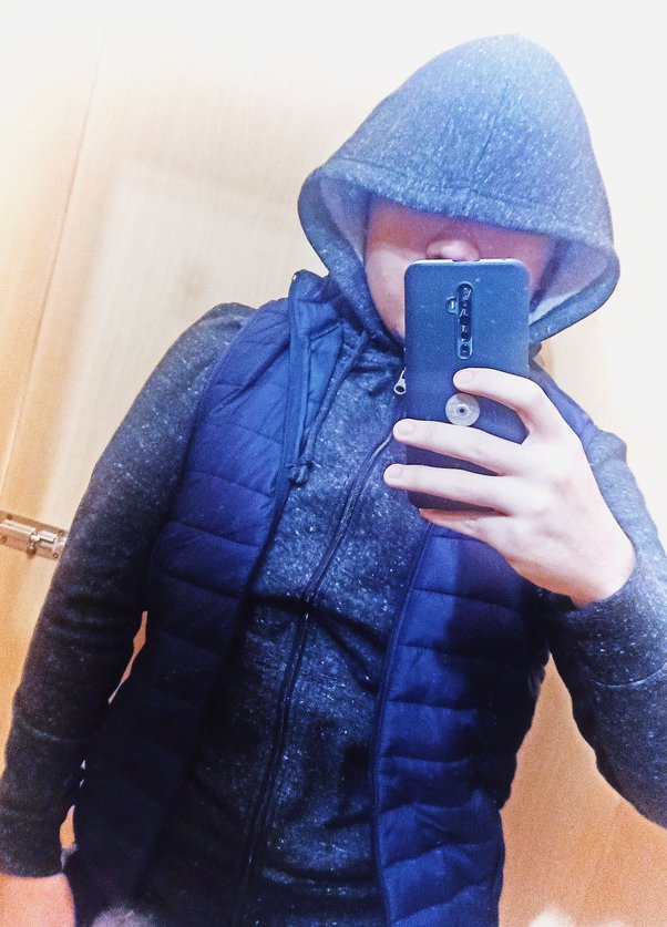 Bagaimana rasanya tidak memiliki teman sebagai orang dewasa dan tidak ada  kehidupan sosial? Tidak ada yang mengundangmu keluar, pergi untuk minum  kopi, belanja, makan. Bagaimana kamu akan menangani dirimu sendiri? - Quora