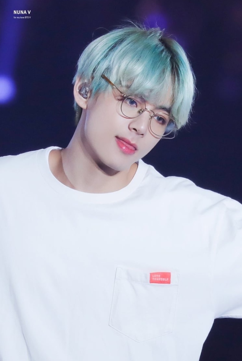 Kim taehyung atau yang lebih dikenal dengan v, merupakan member bts. What Is Your Favorite Hair Color On Taehyung Quora