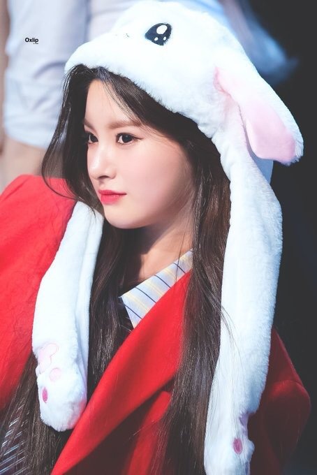 25, everglow member wang yiren shared a photo on her personal weibo account showing support for the cotton produced in the uygur autonomous region in xinjiang. Who is the most popular member of Everglow? - Quora