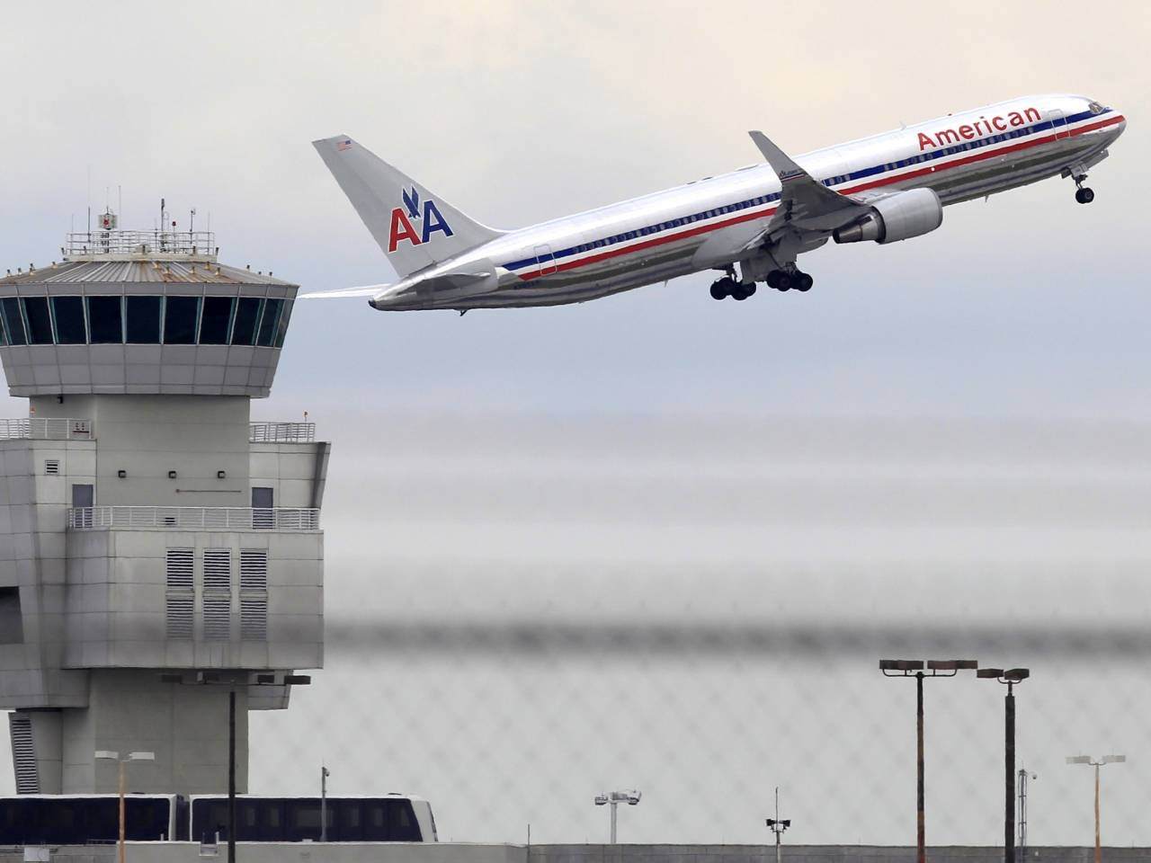 Mana yang lebih menantang bagi seorang pilot pesawat, lepas landas atau  mendarat? - Quora