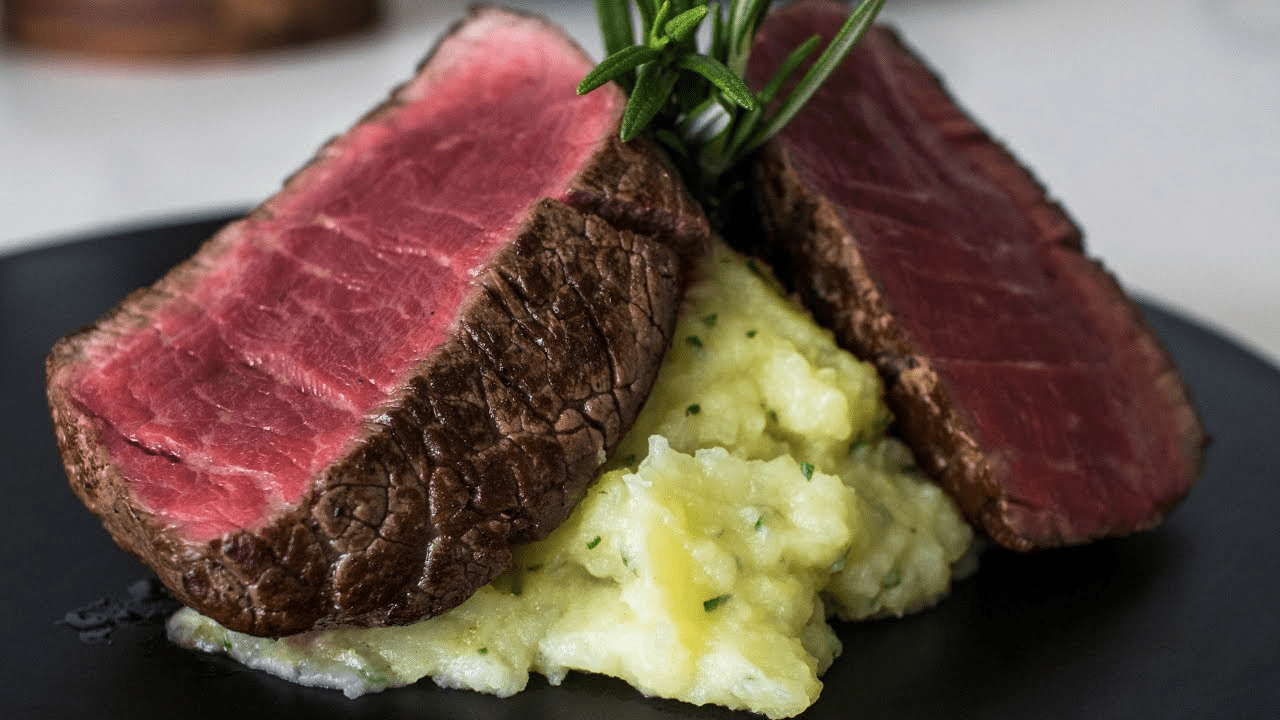 Apakah membeli wagyu tenderloin sepadan? Apakah itu jauh lebih baik  daripada tenderloin biasa? - Quora