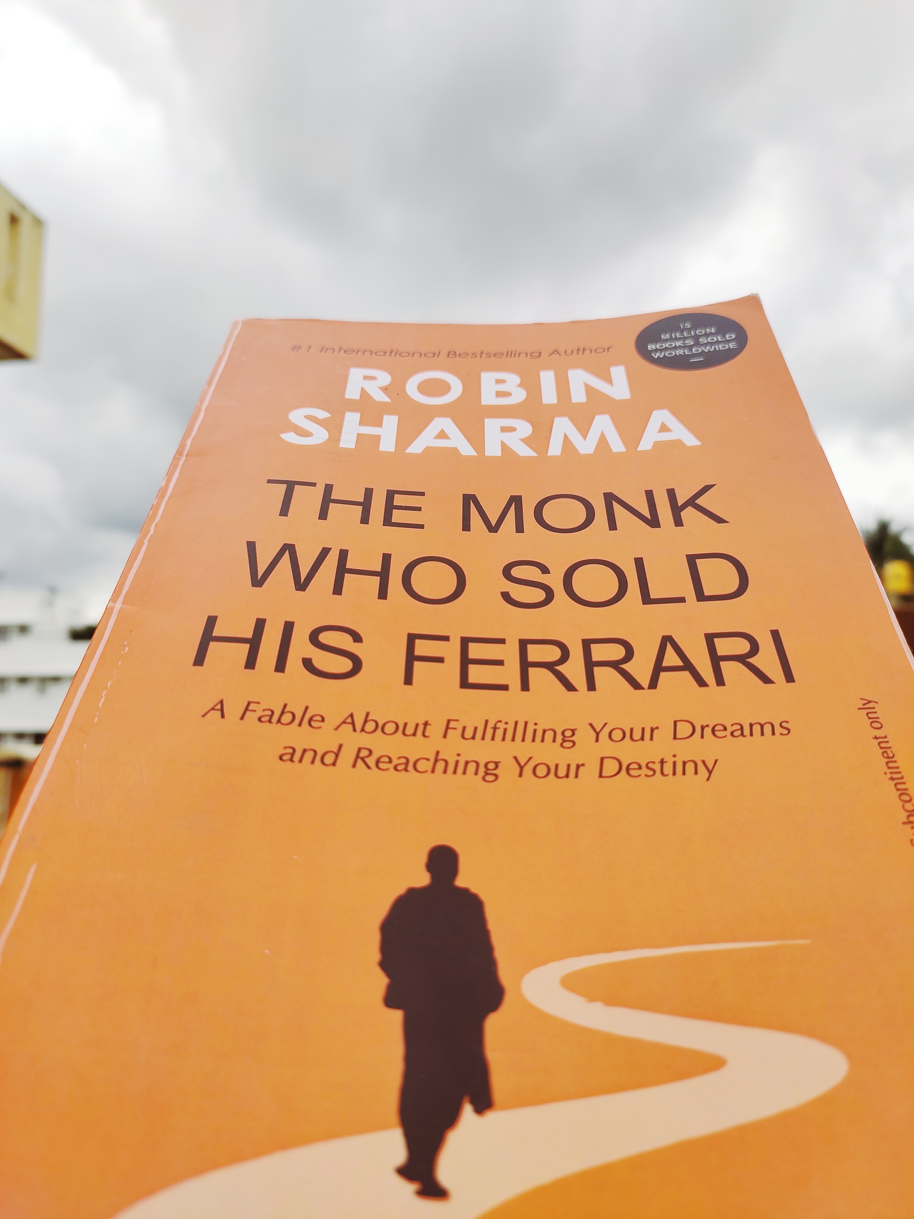 A fable about fulfilling your dreams and reaching your destiny the book that has transformed millions of lives the monk who sold his ferrari is an inspiring tale that provides a stepbystep approach to expressing your inner genius while you live with greater courage, abundance and joy. Pgawj7mzpfa0bm