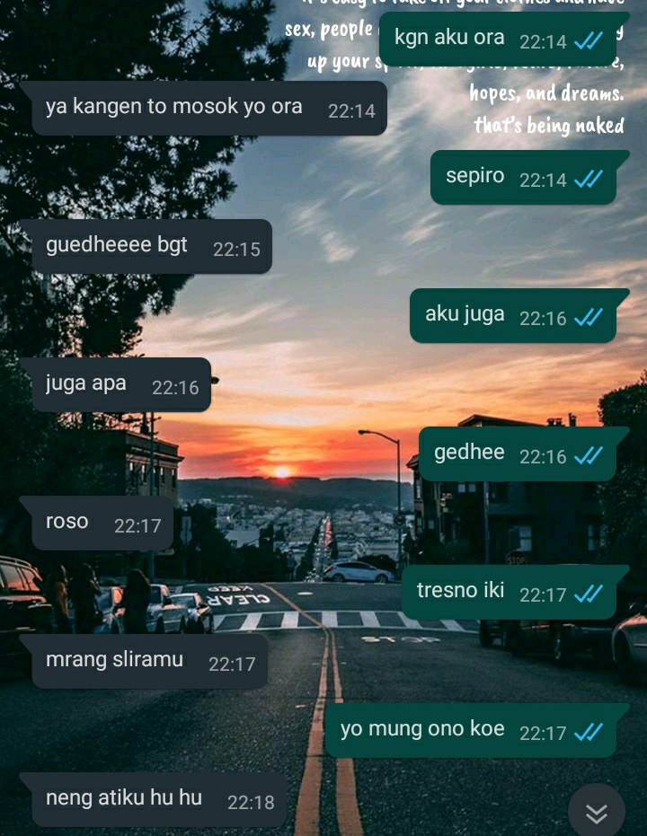 Bagaimana sikap cowok dingin ketika dia mencintai cewek atau pacaran?  Apakah tetap dingin dan cuek? - Quora