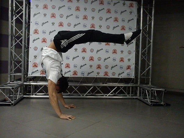 Otot apa yang digunakan saat melakukan handstand? - Quora