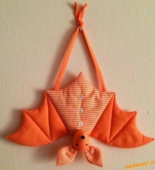 31/10/2021 · 12 halloween wall hanging quilt patterns hidden treasure crafts and quilting from hiddentreasurecrafts.com it's easy to make a quilt design wall. 9 Halloween Quilting Projects Anyone Can Make To Set The Scene Quilting Cubby