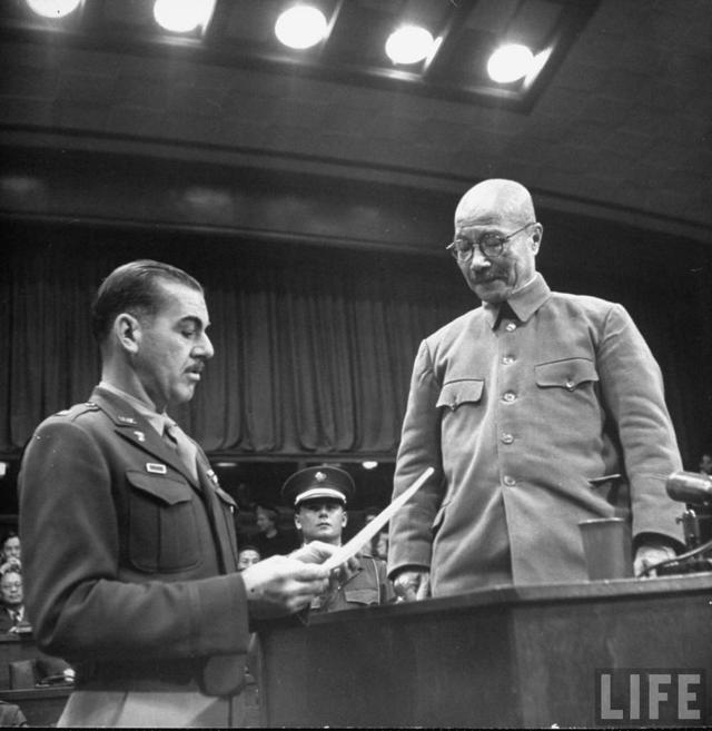 甲級戰犯東條英被人諷刺 只能管十架機槍 絞死前提到一個中國人 Getit01