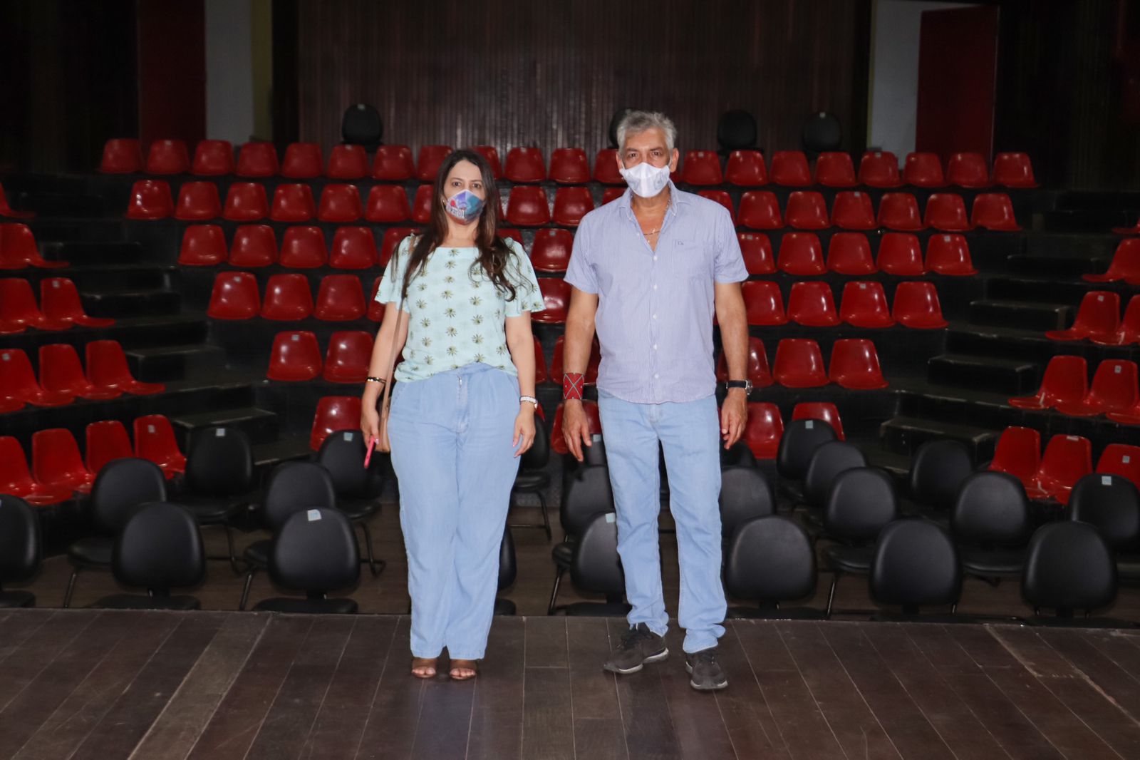Ex-prefeita Cláudia Oliveira visita o Centro de Cultura de Porto Seguro