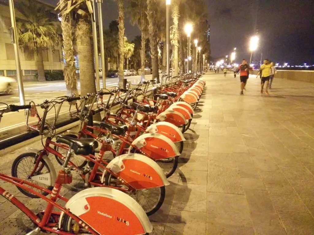 aufgereihte bici Leihräder Barcelona