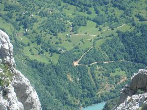 На каньонах черногории побывала сначала в общей (групповой) экскурсии, а через две недели — на индивидуальной. Kanony Tara I Moracha Ekskursii Chernogorii Chernogoriya Otdyh V Chernogrii Oteli Otzyvy Tury Kurorty Foto