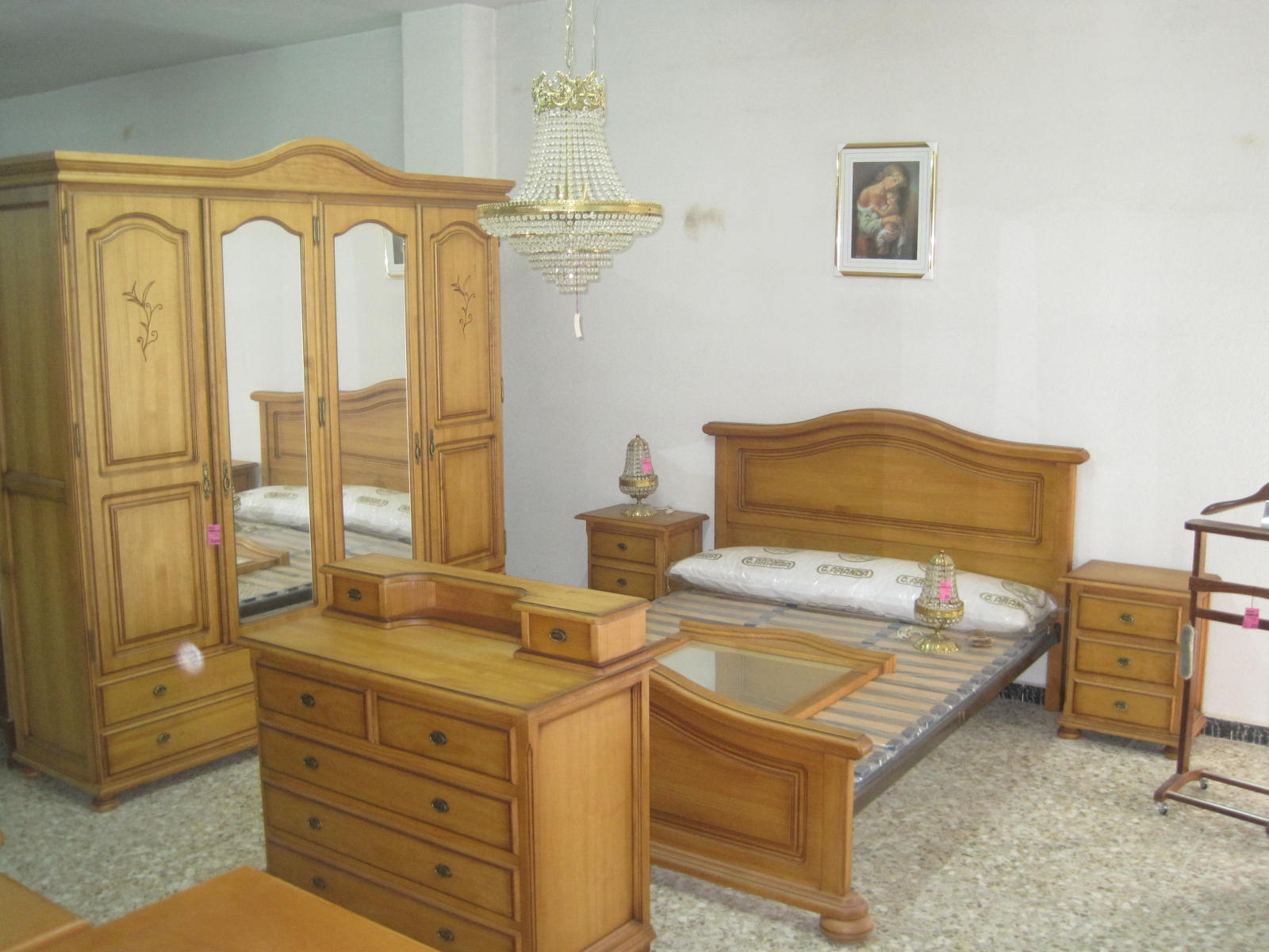 Dormitorio matrimonio madera con armario 4P y dos lunas Tallado con