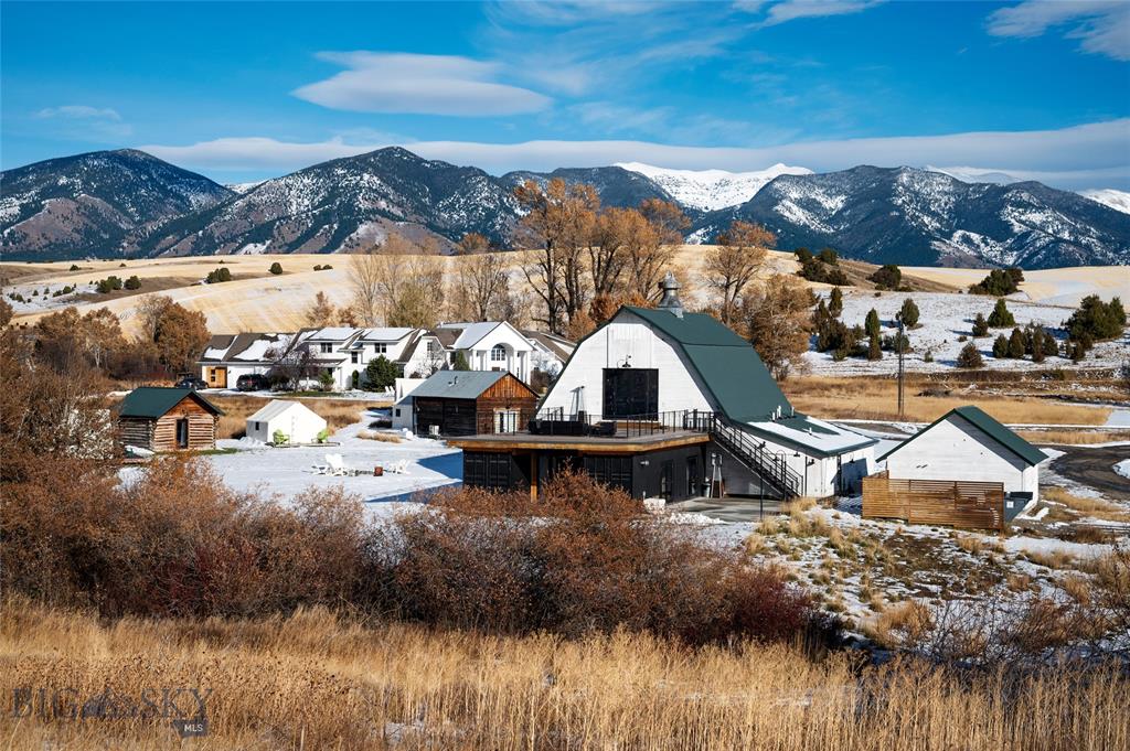 It's likely you and your guests will spend countless hours in this room, discussing and entertaining. Montana Ranch Properties Foster Creek Farm