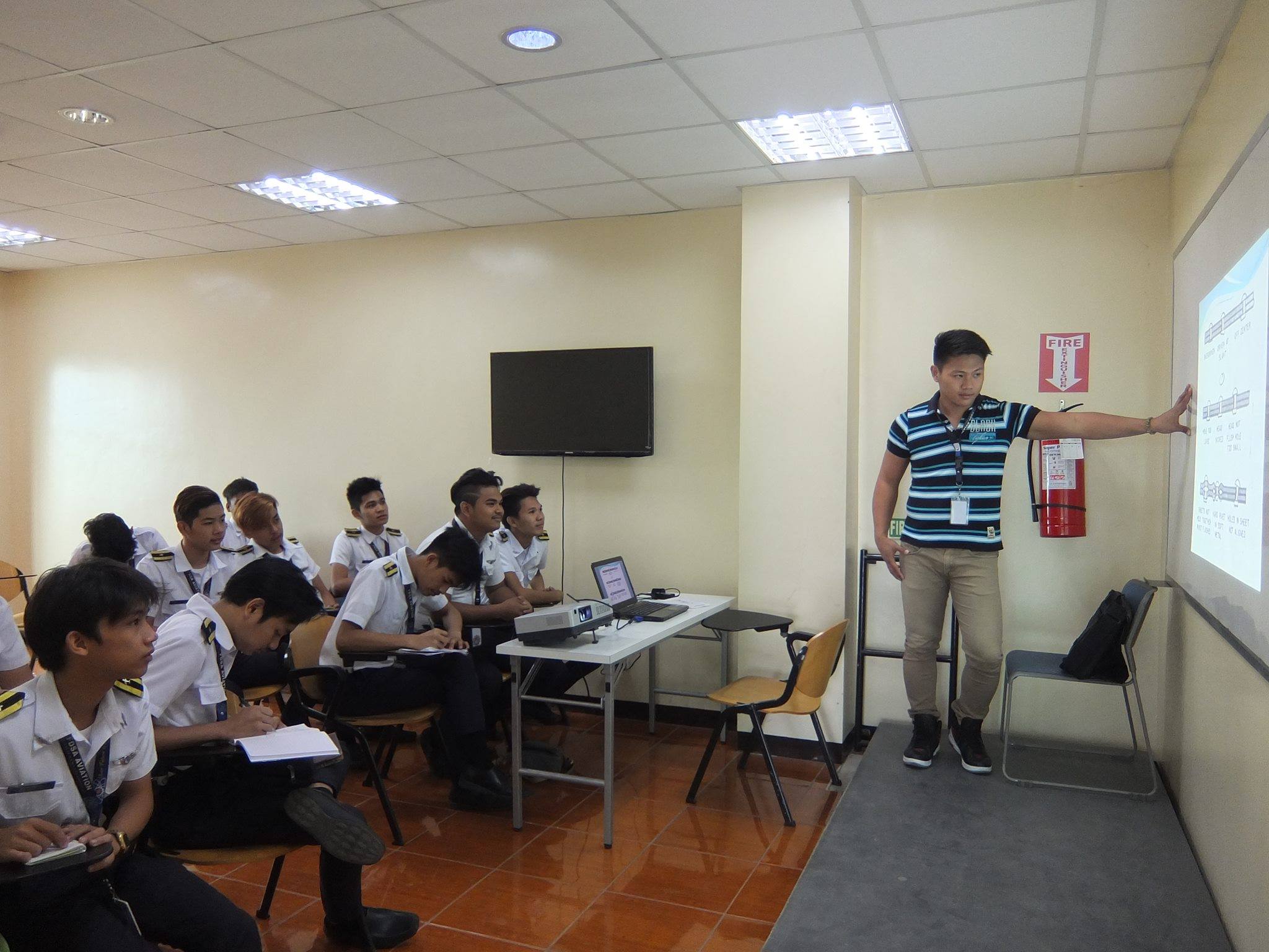 ふるさとを活性化することを教える?