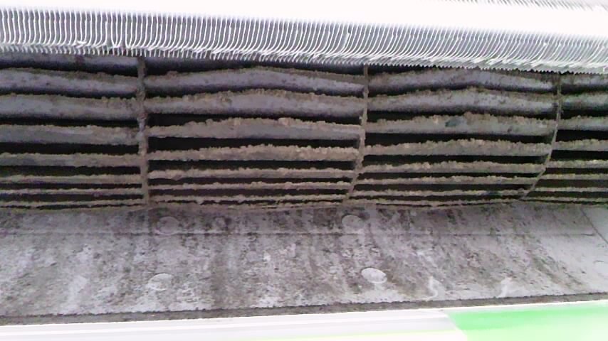 エアコン吹き出し口　前