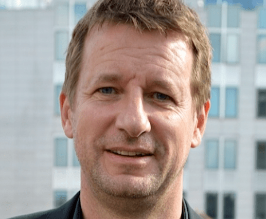 Des millions d'hommes et de femmes, en france . 5 Choses A Savoir Sur Yannick Jadot Candidat Des Verts Regards Protestants