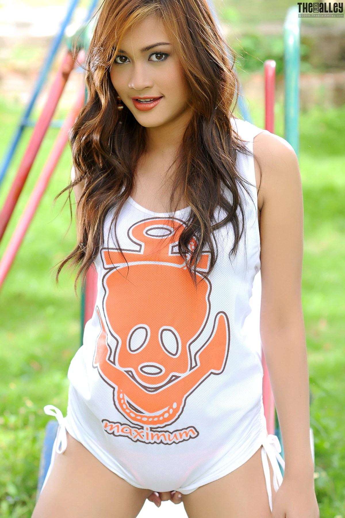 Loretta Fay – The Black Alley Photobook Set.07