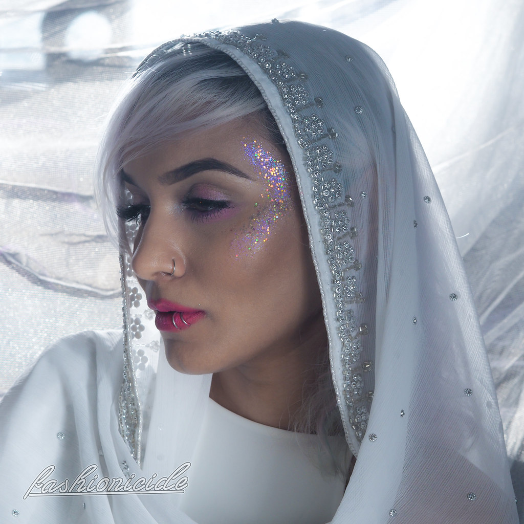 MAKEUP LOOKS || Holographic Glitter Highlight & My Thoughts on Intimidating Tutorials