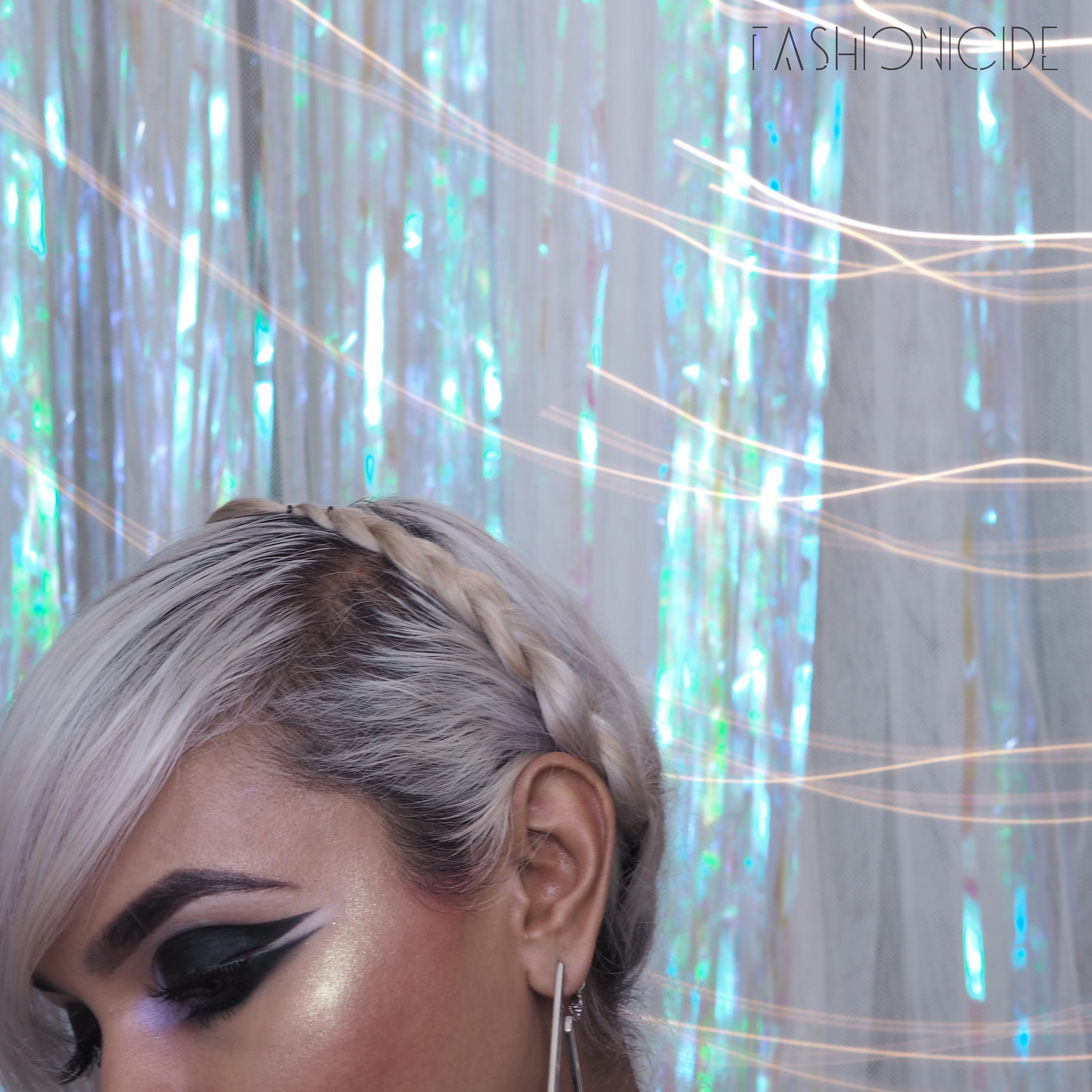REVIEWS | Phee’s Makeup Shop Luxe Holographic Highlighters