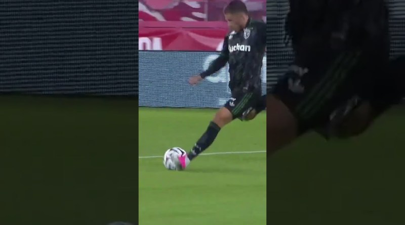 BEAUTIFUL SAVE  🔥#ligue1mcdonalds  #football #ligue1 #sports #footballshorts #foot #soccer #goals